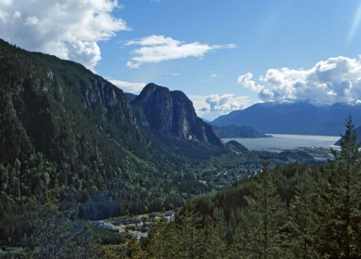 Photo taken from Mount Crumpit, B.C. Panaramio user: laststargazer. May 2010